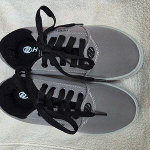 Heelys Size Youth 1. Could Use A Minor Cleaning.